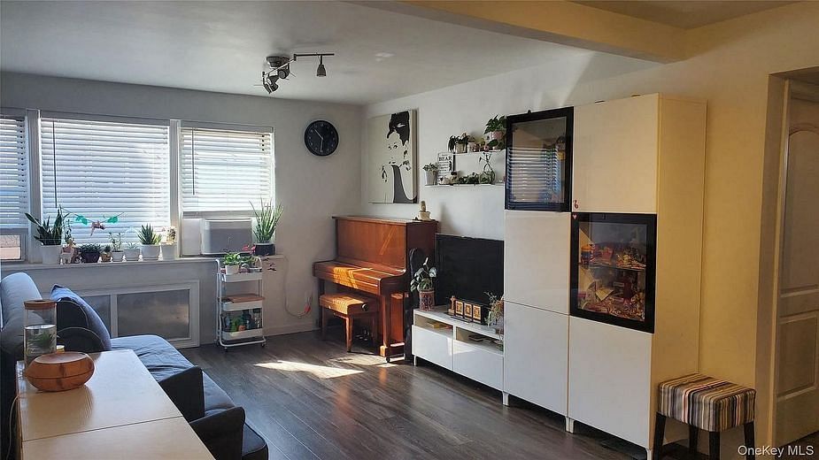 138-29 Jewel Avenue #1C