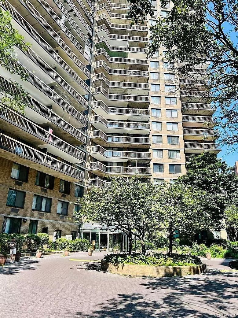 138-35 elder ave. #9DA