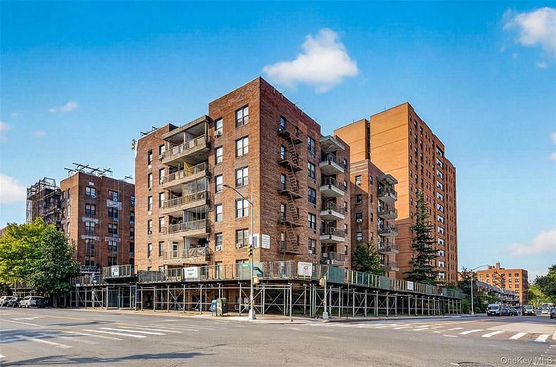 138-70 Elder Avenue #3L