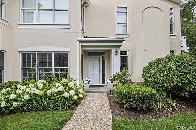 138 Doral Greens Drive W
