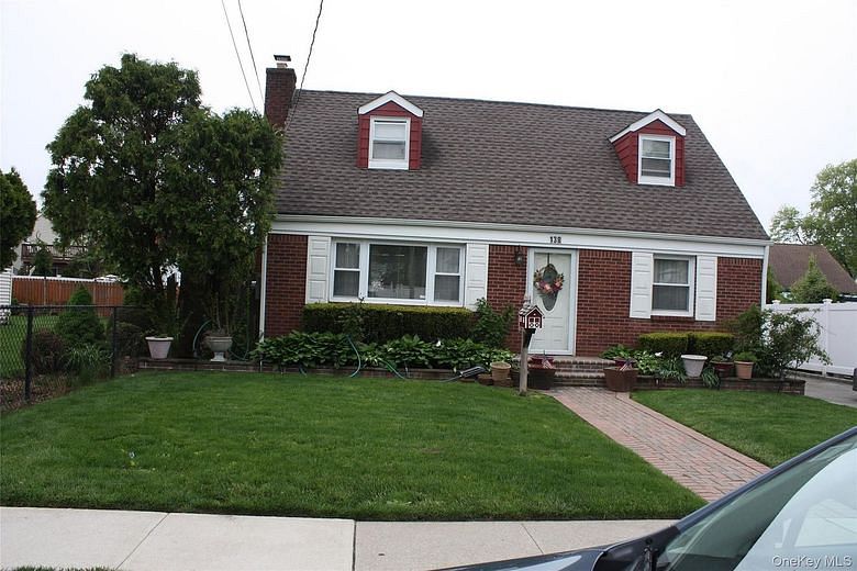 138 Manor Parkway
