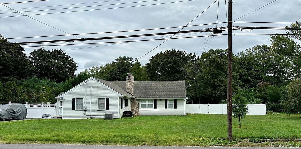 1385 Gardiner Drive