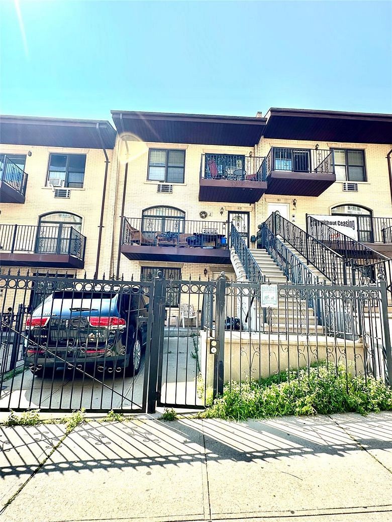 1389 Shakespeare Avenue