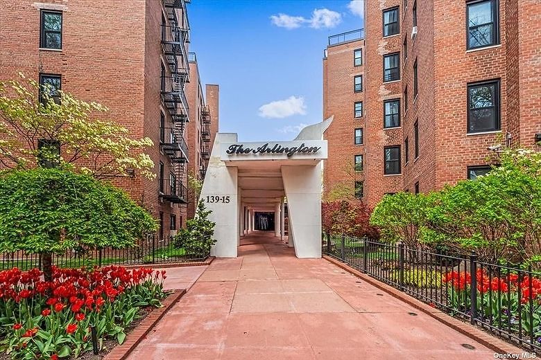 Image 1 of 20 for 139-15 83 Avenue #520 in Queens, Briarwood, NY, 11435