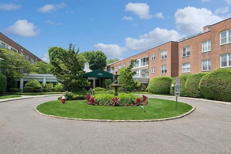 1390 Broadway Ave #118
