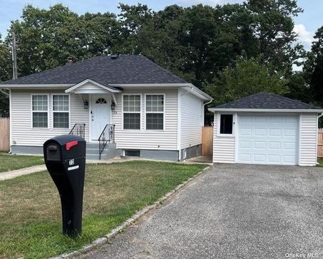 Image 1 of 13 for 73 N Coates Avenue in Long Island, Holbrook, NY, 11741