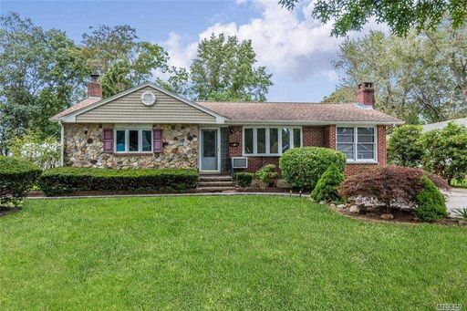 Image 1 of 28 for 82 Gridley Street in Long Island, West Islip, NY, 11795