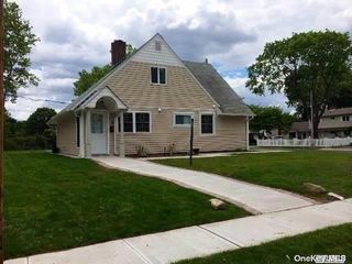 Image 1 of 9 for 2 Woodcock Ln in Long Island, Levittown, NY, 11756