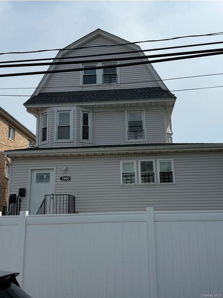 14-04 Dickens Street
