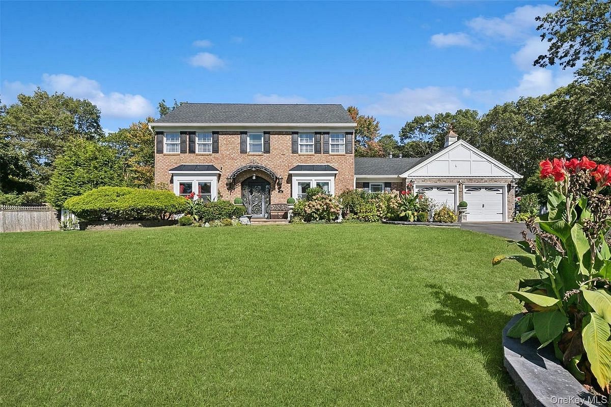 Image 1 of 35 for 14-16 Gamay Court in Long Island, Smithtown, NY, 11725