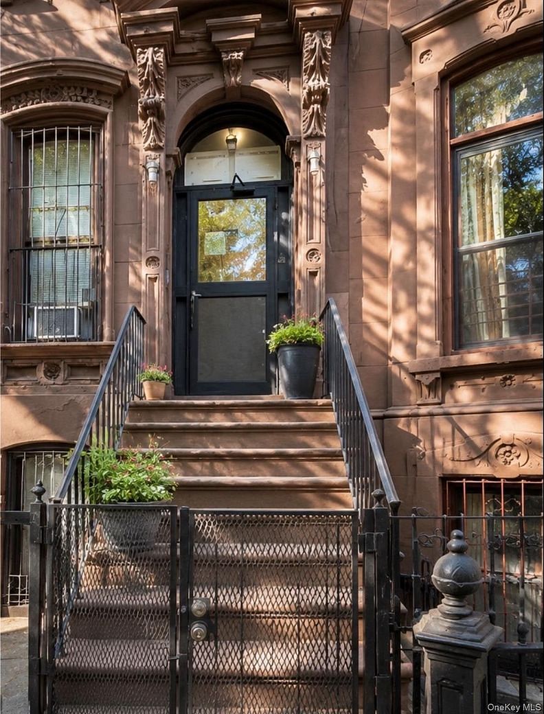 14 E 127th Street