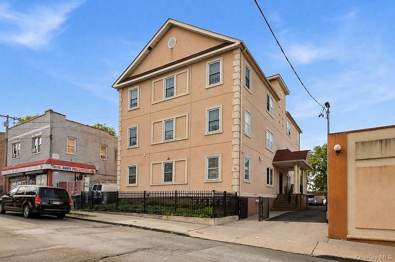 14 E Sanford Boulevard