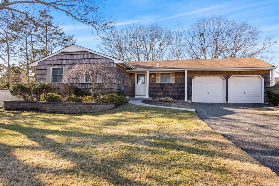 Image 1 of 20 for 14 Fairway Drive in Long Island, South Setauket, NY, 11720