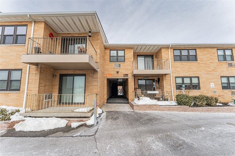 14 Florence Ave #25B