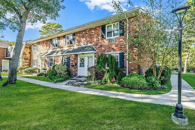 14 Glen Hollow Drive #E 1