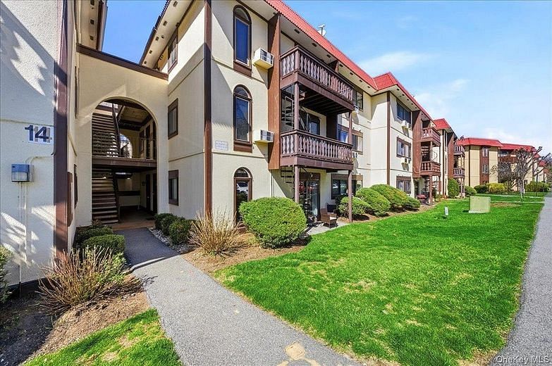 14 Granada Crescent #18