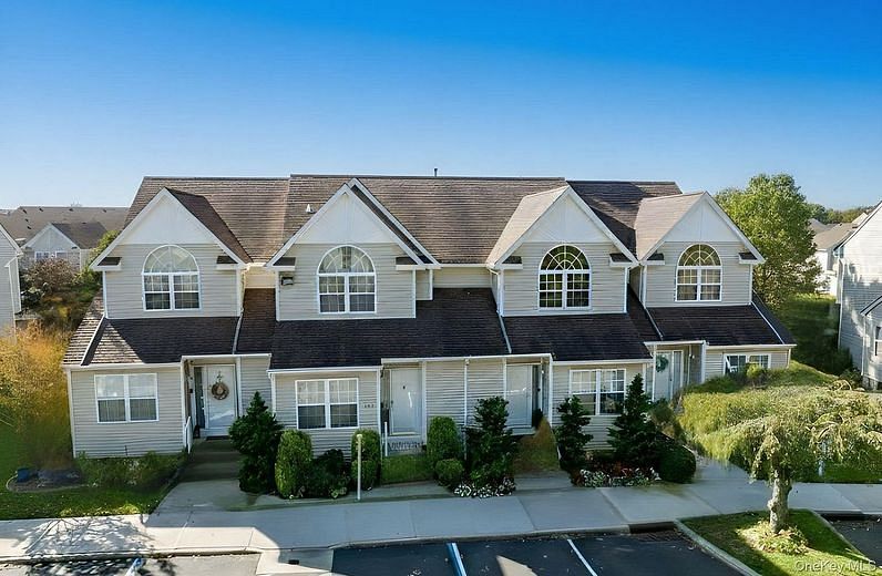 14 Heckscher Spur Drive