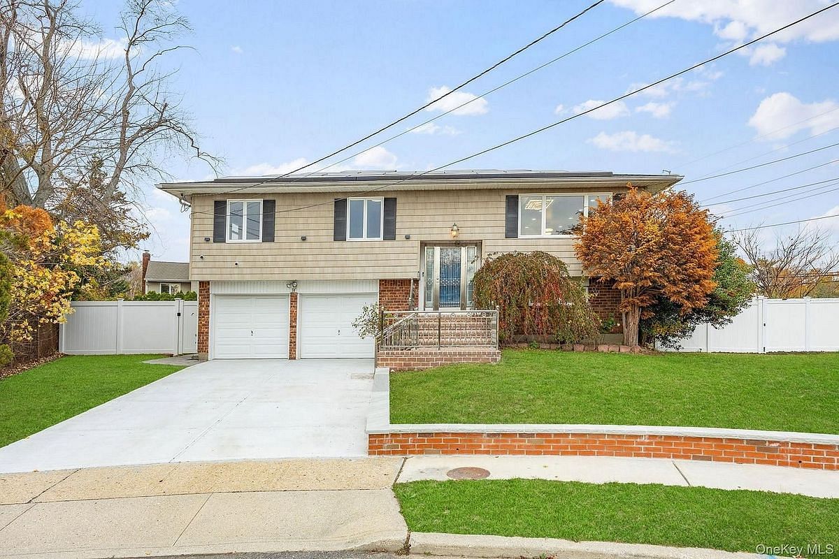 Image 1 of 19 for 14 Hilton Court in Long Island, Hicksville, NY, 11801