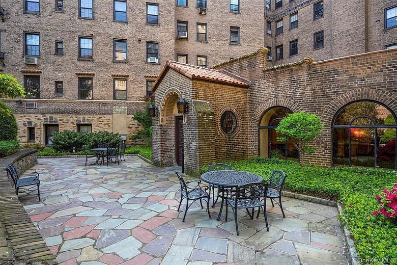 14 N Chatsworth Avenue #5J