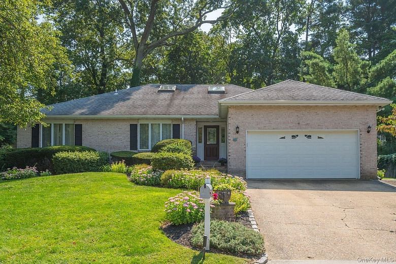 14 Oak Point Drive S