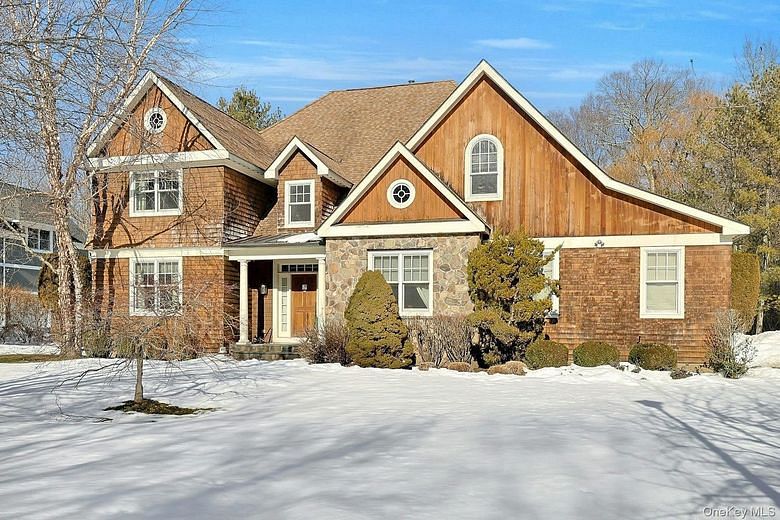 14 Pond Hollow Court