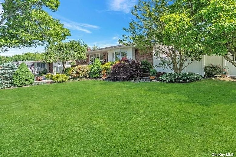 Image 1 of 32 for 14 Sheldon Place in Long Island, Commack, NY, 11725
