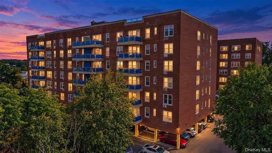 14 Westview Avenue #201