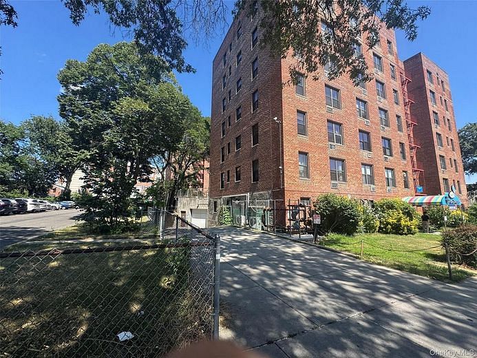 140-15 Holly Avenue #2M