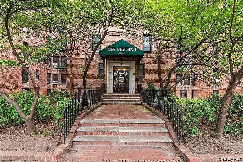 140-18 Burden Crescent #209