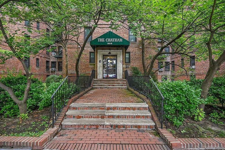 140-18 Burden Crescent #411