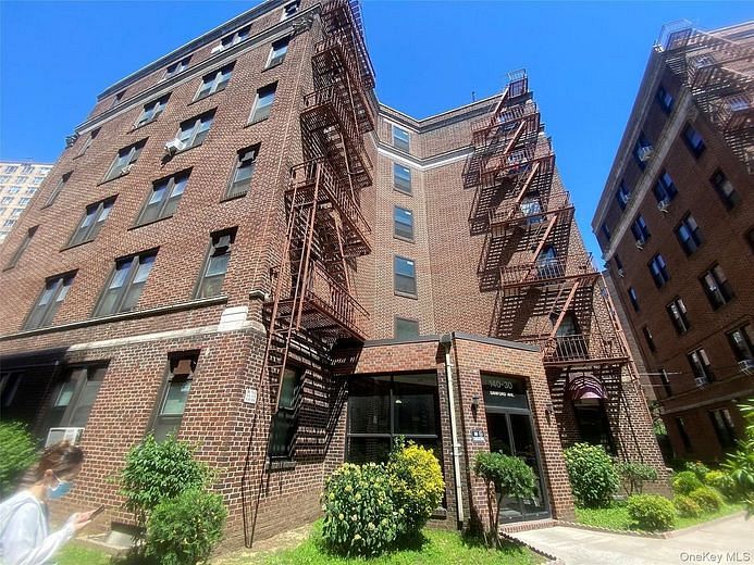 140-30 Sanford Avenue #5A