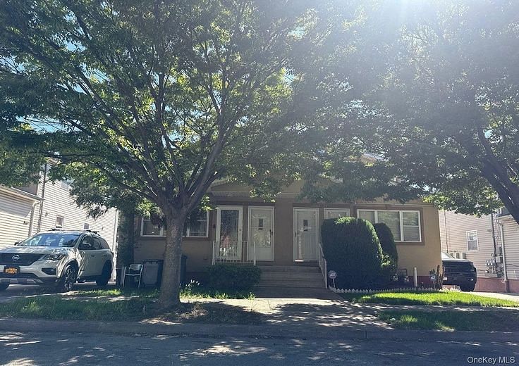 140-33 Coombs Street