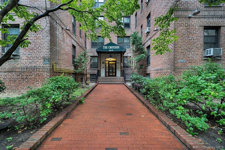140-35 Burden Crescent #402