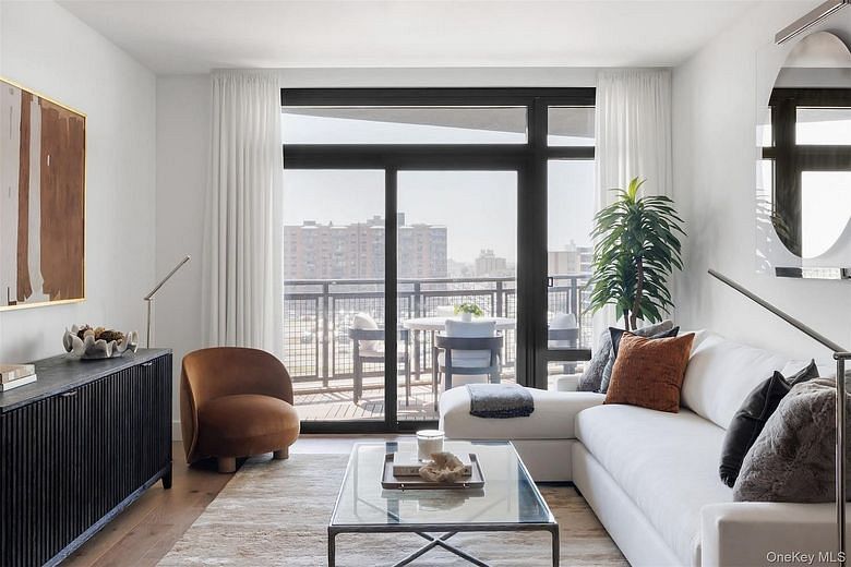 140 Boardwalk #1011B