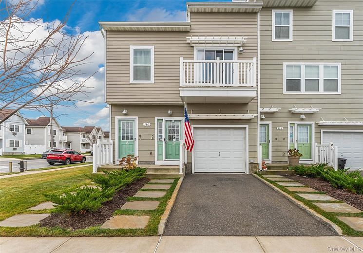140 Compass Place