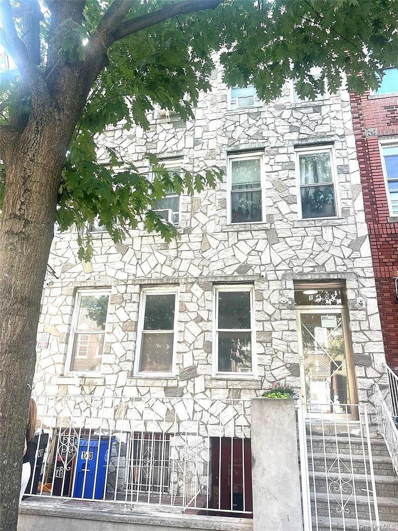 140 E 52nd Street
