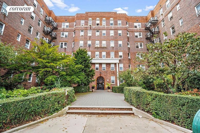 140 East 2nd Street #6R