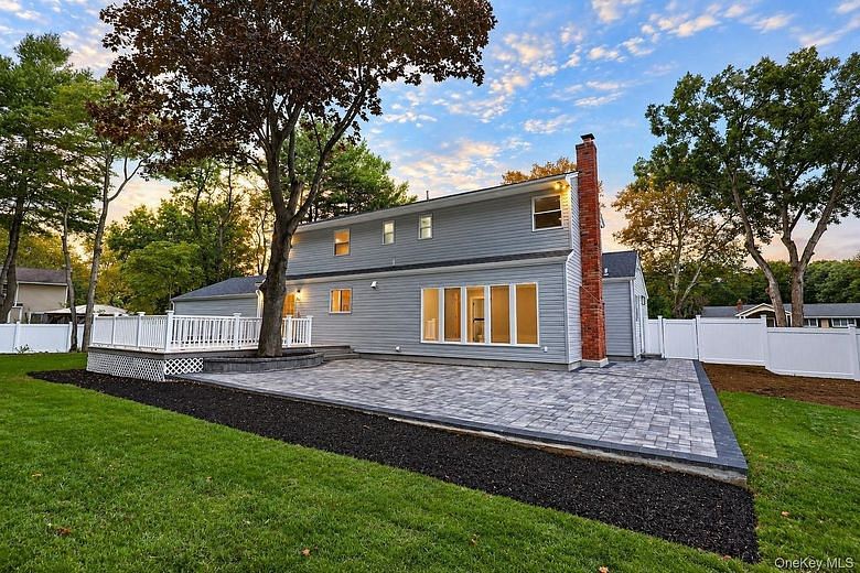 140 Seaman Neck Road