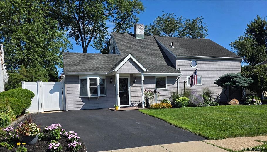 140 Springtime Lane W