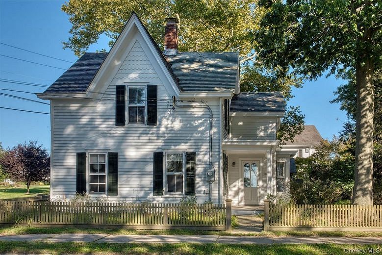 1405 Village Lane