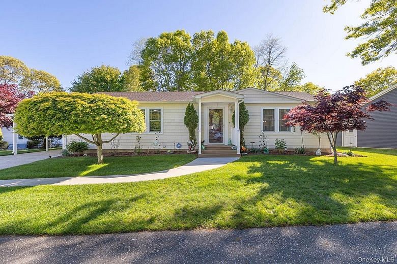 1407 Middle Road #83