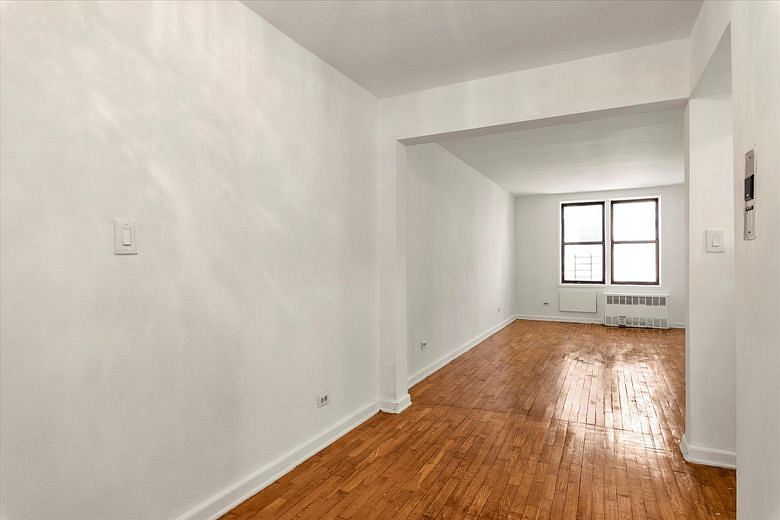 141-05 Pershing Crescent #117
