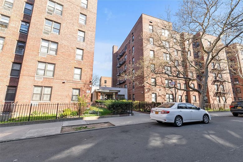 141-05 Pershing Crescent #117