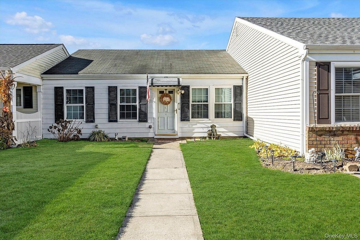 Image 1 of 14 for 141 Forge Lane in Long Island, Coram, NY, 11727