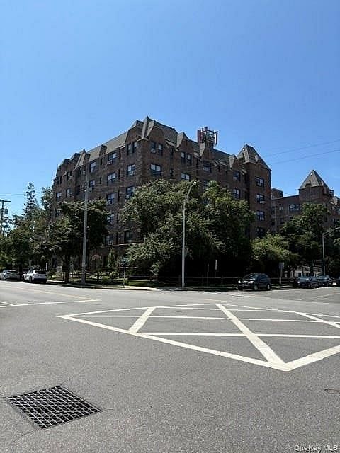 141 Woodmere Boulevard #4B