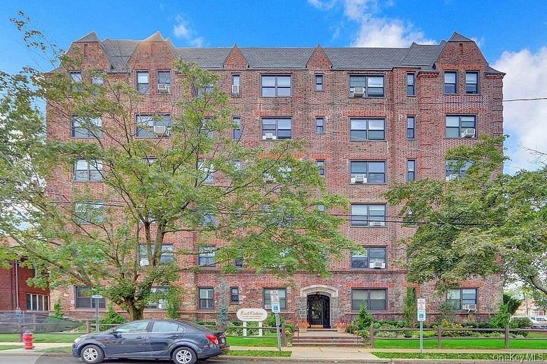 141 Woodmere Boulevard #6E