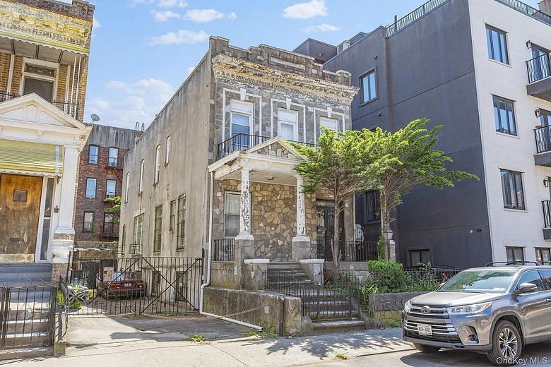 1410 Lincoln Place