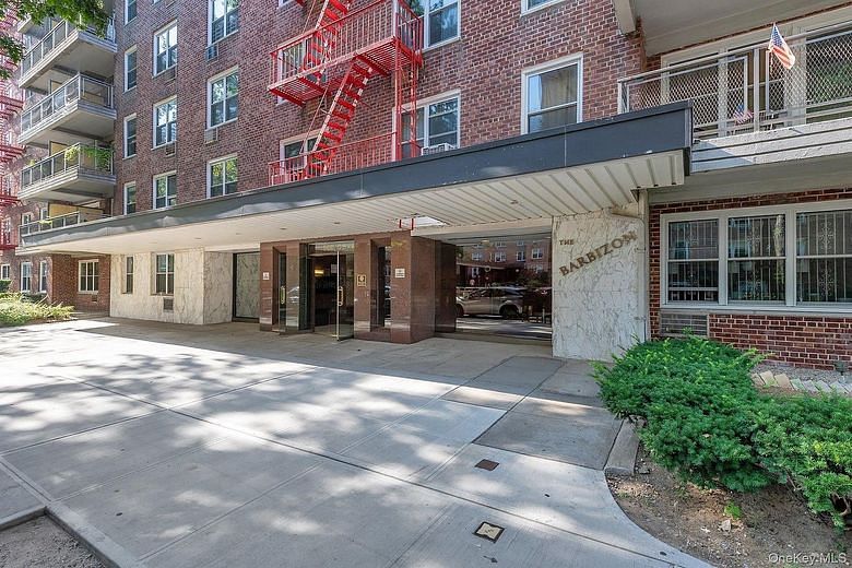 142-05 Roosevelt Avenue #320