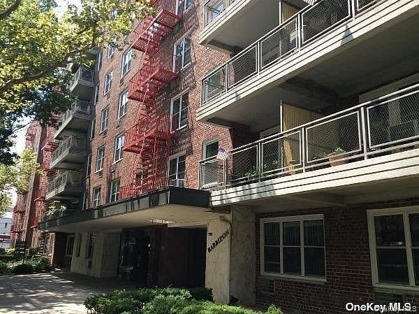 142-05 Roosevelt Avenue #539