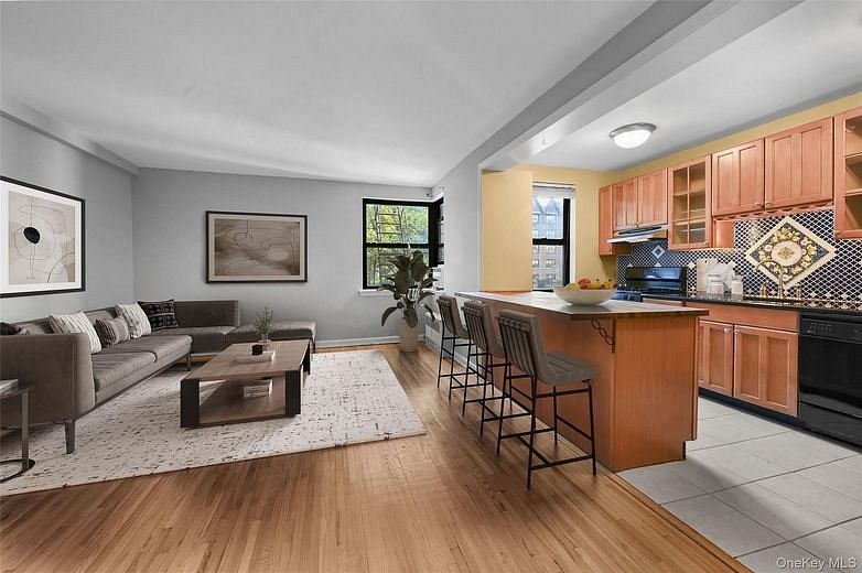 142 Garth Road #3T